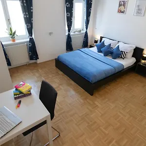 Yeshello Near Station Апартаменты