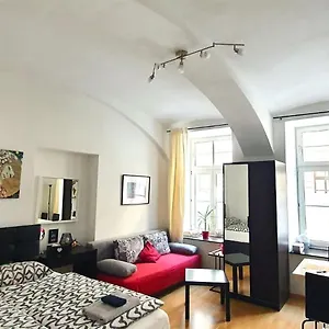 Msq Diana - 10 Min From Center - Free Coffee And Tea - High Speed Internet Viena