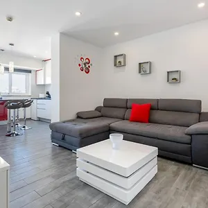  Apartamento Red Velvet 1 Bdr Flat With Balcony By Lovelystay Portugal