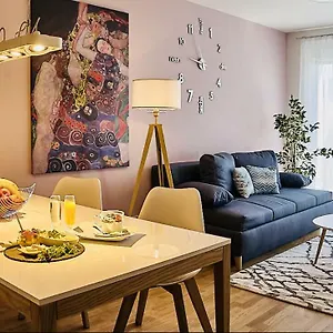  Apartament Place