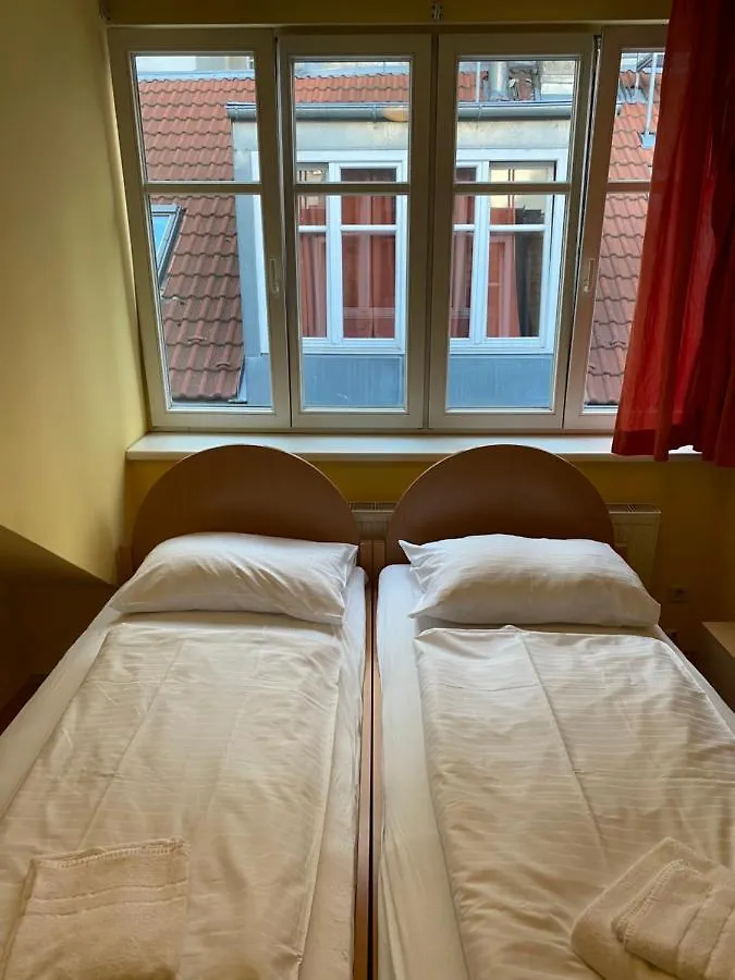 Appartement Pension 700M Zum Ring Vienna Apartment